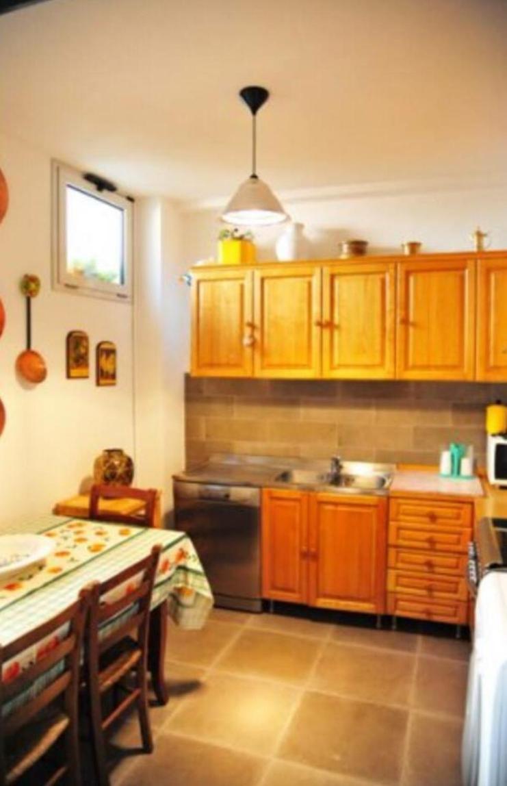 Bassa Prua Bed & Breakfast Палау Екстериор снимка