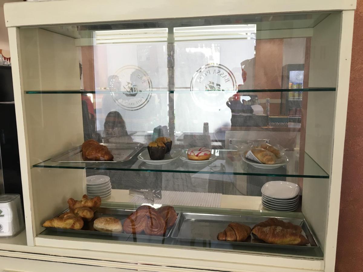 Bassa Prua Bed & Breakfast Палау Екстериор снимка